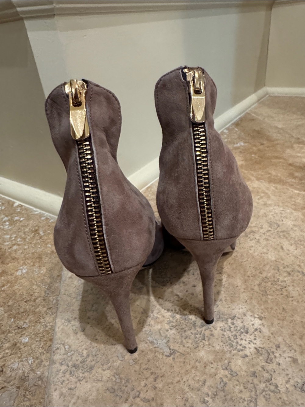 Never Worn: Divarese Size 40 Women's Suede Back-Zip High Heel Booties in Taupe